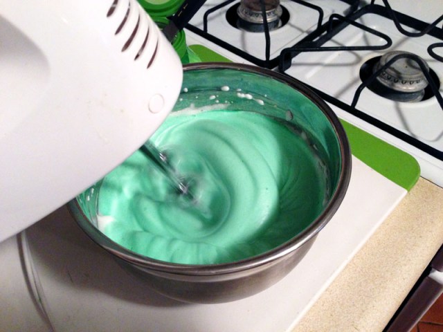 mint chocolate meringues colored