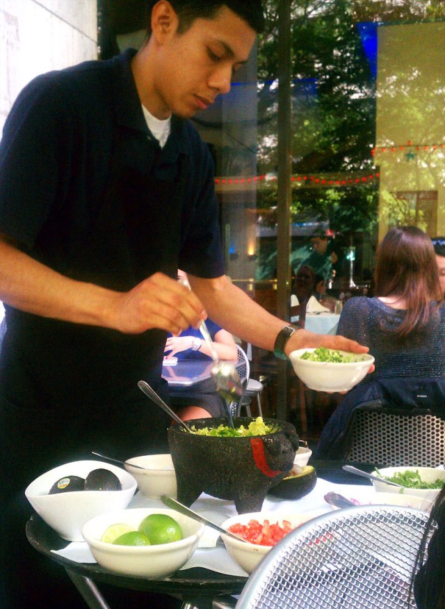 making guacamole rio