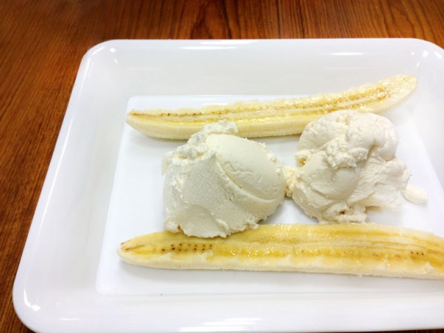 sliced banana and ricotta