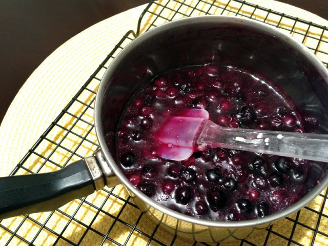 blueberry sauce finished